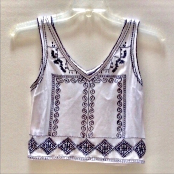 Forever 21 Tops - Forever 21 Sleeveless Embroidered Crop Top Size Small